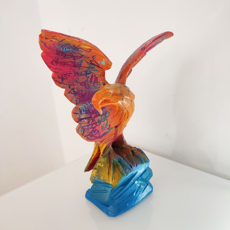 Cette tête d'aigle royal est une sculpture artisanale réalisée à la main  par l'artisan tailleur de pierre de l'Atelier Ala…