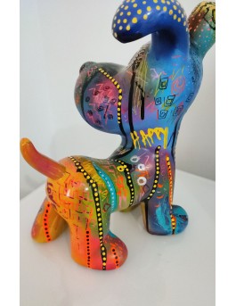 chien résine unique, sculpture multicolore