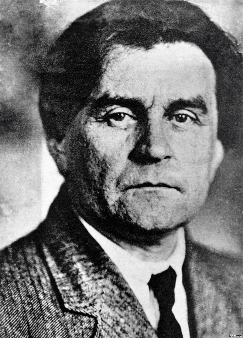 kasimir-malevich-artiste-peintre-abstrait