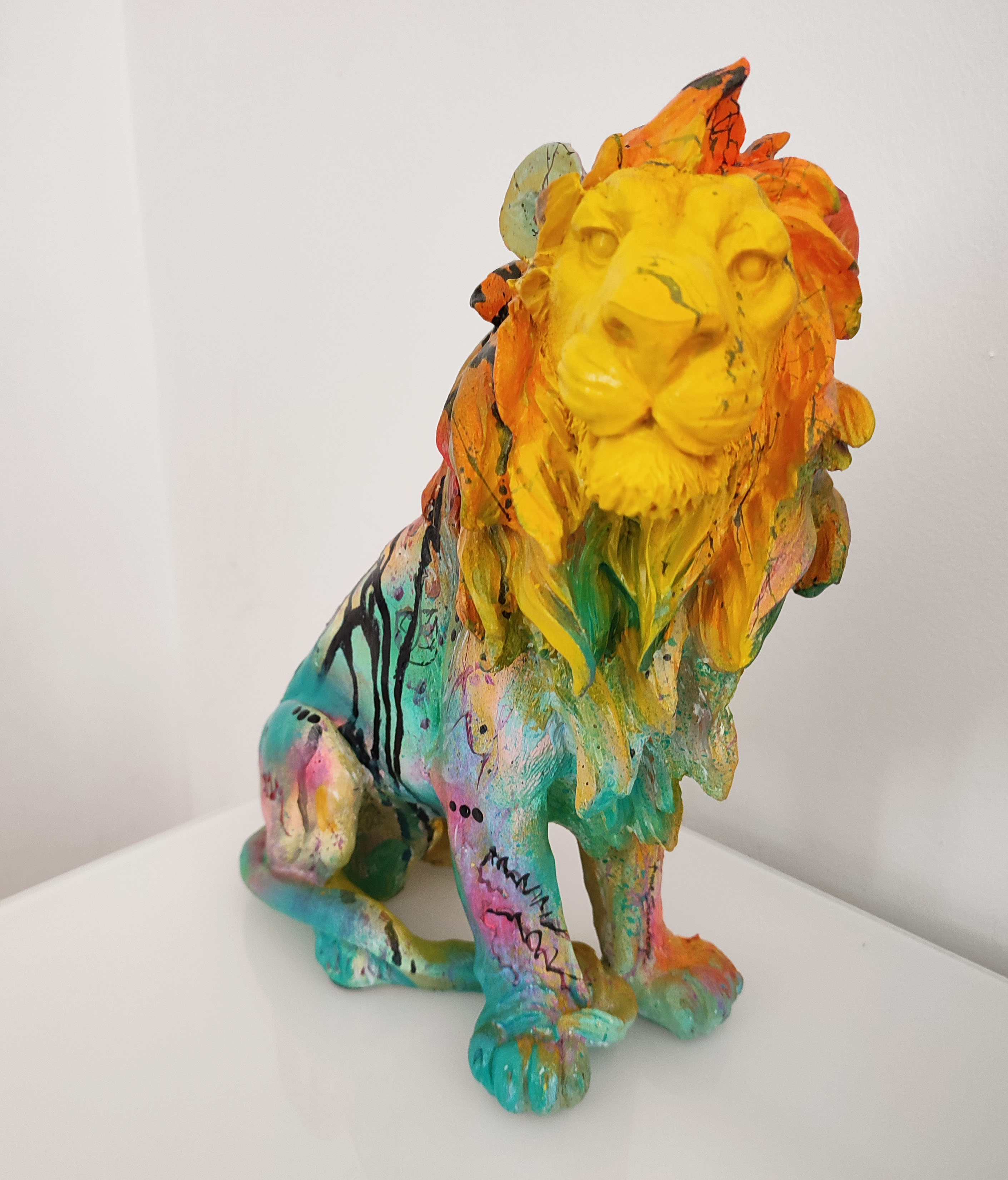 sculpture lion pop art