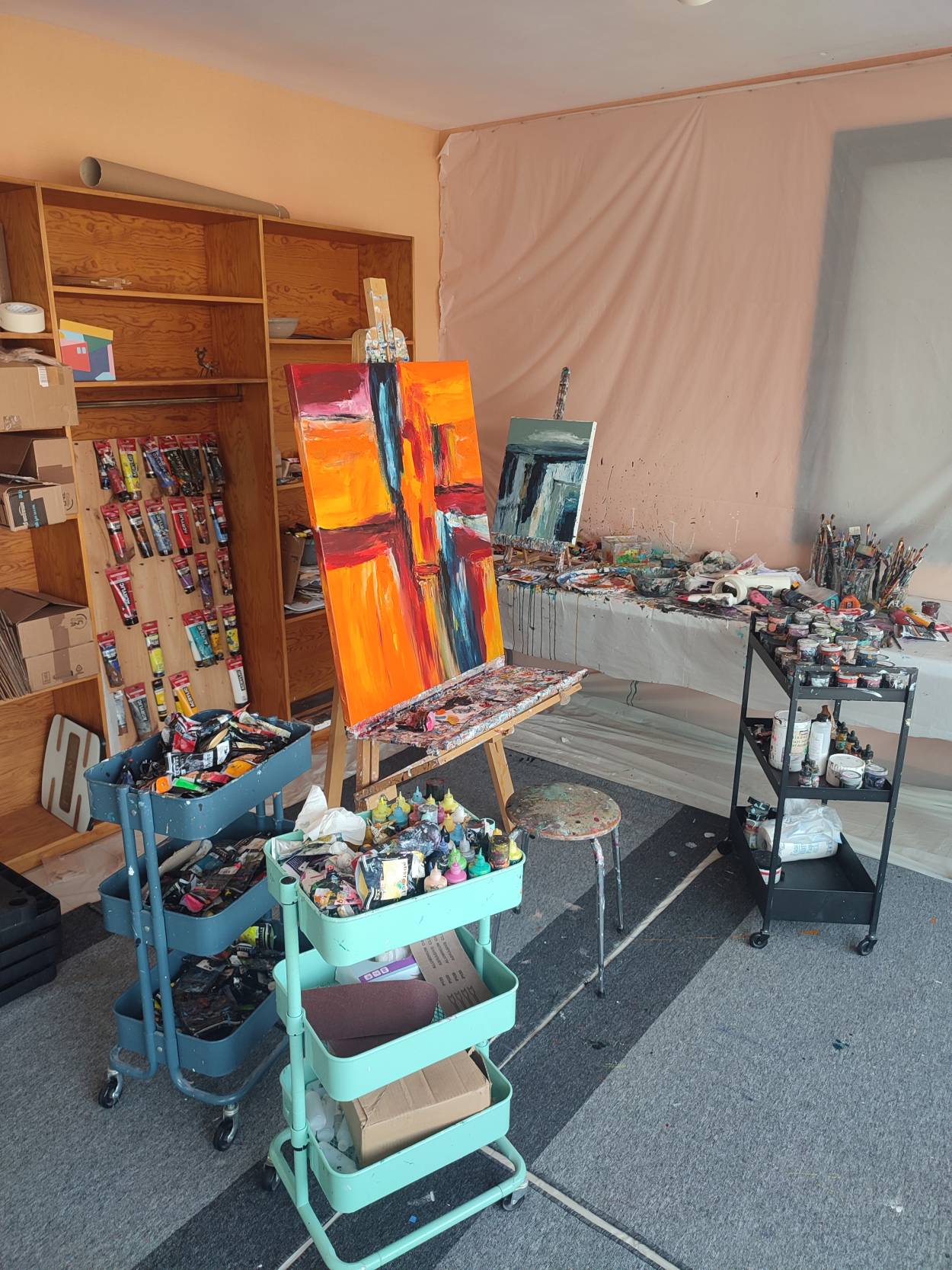 atelier-artiste-abstrait