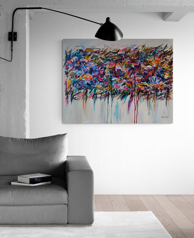 tableau abstrait grand format dans un salon moderne