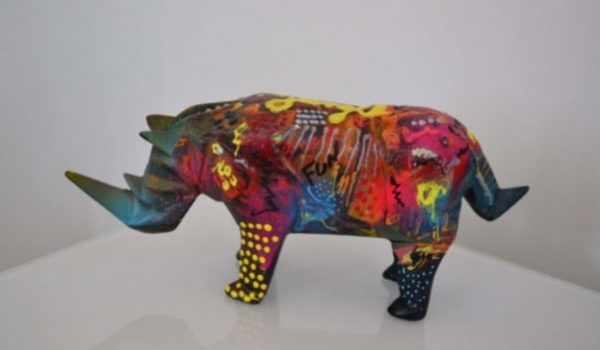 Statue rhinocéros design : sculpture rhino pop art unique
