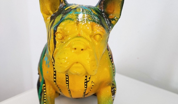 Statue chien bouledogue pop art / Chien en résine multicolore