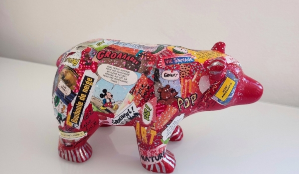 L’ours des neiges : une statue ours pop art unique